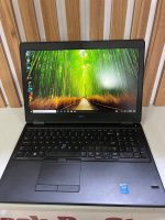 لپ تاپ استوک Dell Latitude E5550 روشن با صفحه نمایش Full HD و کیبورد کامل