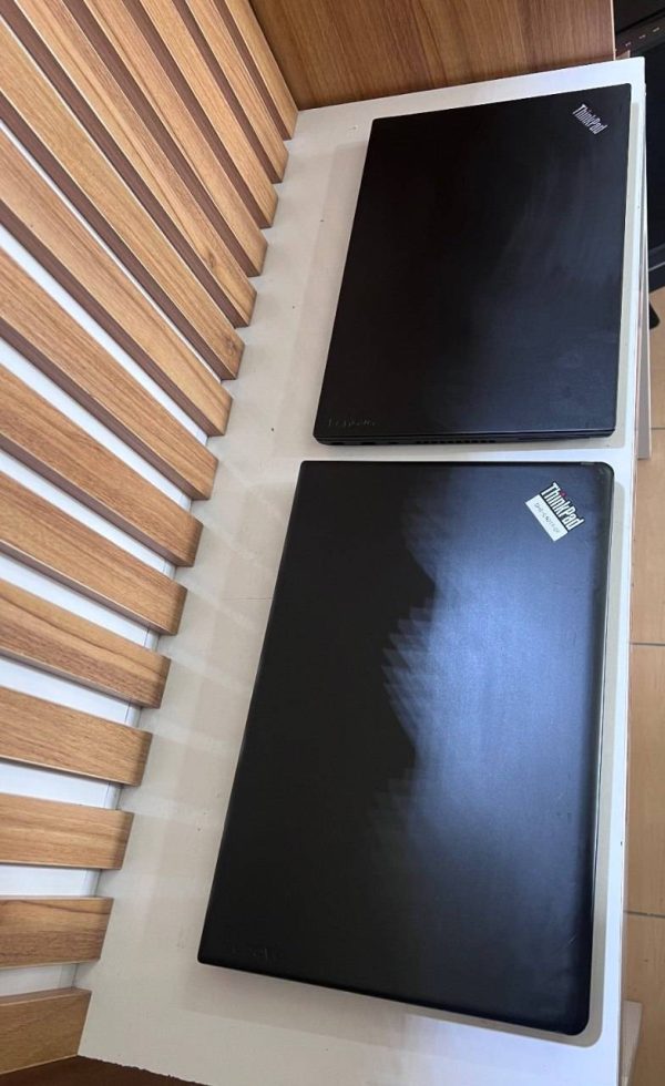 نمای قاب پشتی دو لپ تاپ استوک لنوو ThinkPad P51s