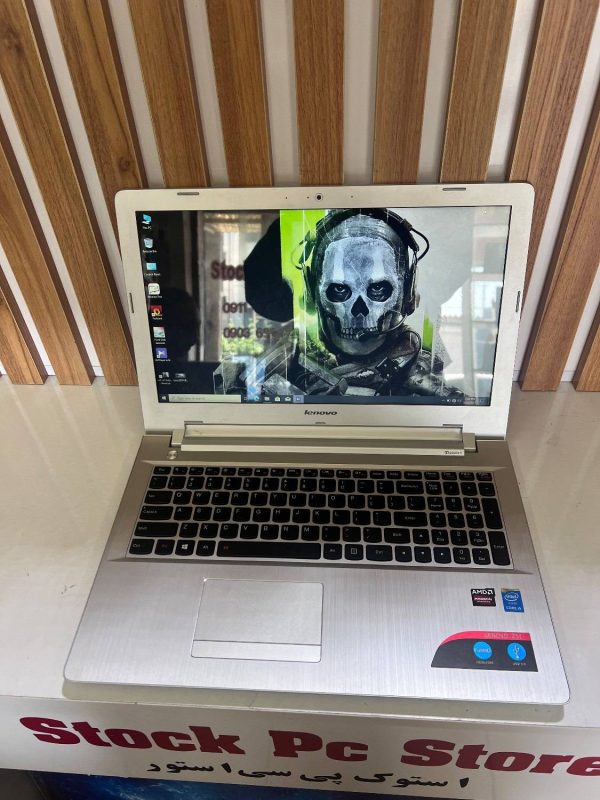 نمای رو به جلوی لپ تاپ Lenovo Z5170 باز شده، نمایش کیبورد و صفحه نمایش 15.6 اینچ