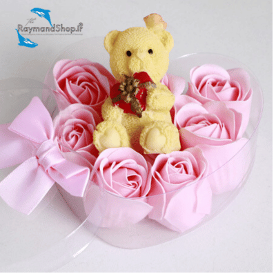 یک هدیه عاشقانه و فانتزی با گل‌های عطری و خرس زیبا