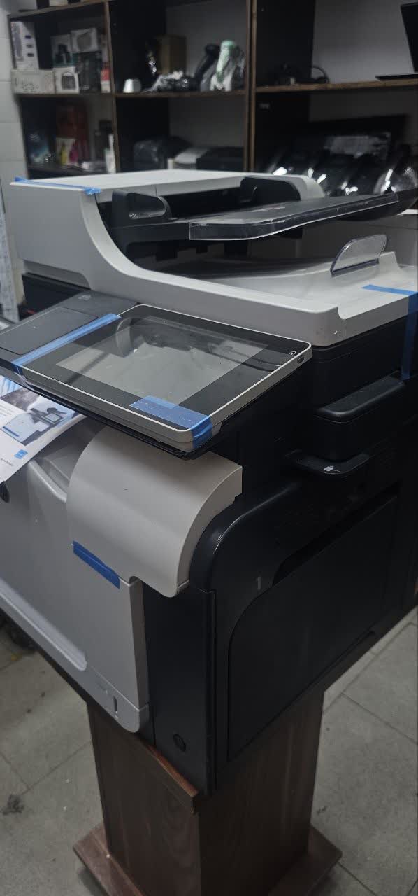 نمای پنل و اسکنر پرینتر رنگی HP 575 چهارکاره در حد نو