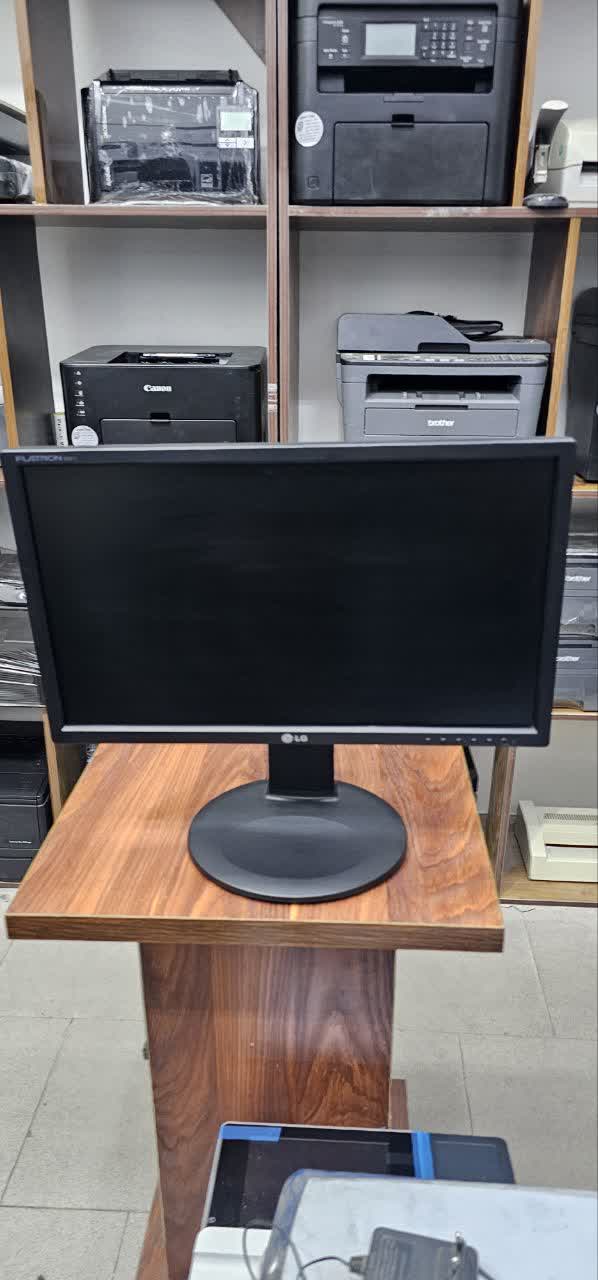 مانیتور ۲۲ اینچ LG استوک بسیار تمیز بدون پیکسل سوخته